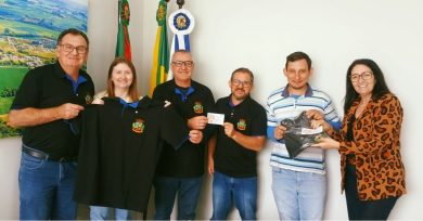 Servidores públicos recebem homenagem em Ernestina
