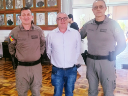 Vice-prefeito Leonir representa Ernestina em solenidade dos 95 anos do 3º RPMon