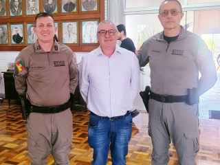 Vice-prefeito Leonir representa Ernestina em solenidade dos 95 anos do 3º RPMon