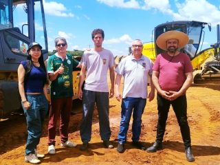 Vice-prefeito Leonir Vargas acompanha obras nas estradas na divisa entre Ernestina e Passo Fundo