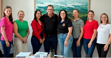 Reunião com diretoras marca planejamento de encerramento do ano letivo e celebra o Dia do Diretor Escolar