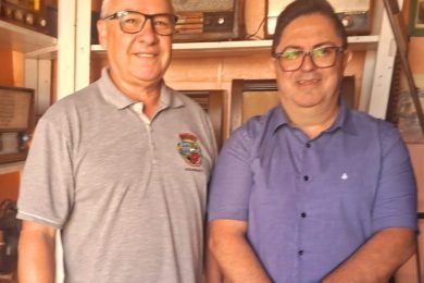 Vice-prefeito Leonir visita exposição de discos de vinil no Museu Dona Ernestina