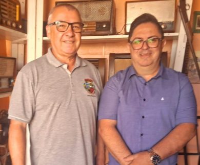 Vice-prefeito Leonir visita exposição de discos de vinil no Museu Dona Ernestina