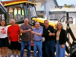 Ernestina inicia 2026 com novo investimento em nova retroescavadeira