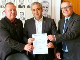 Agenda em Brasília confirma recursos para Ernestina e novo veículo para a Saúde