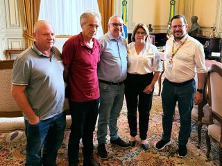 Ernestina reforça busca por recursos para pavimentação asfáltica em agenda no Palácio Piratini