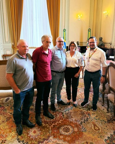 Ernestina reforça busca por recursos para pavimentação asfáltica em agenda no Palácio Piratini