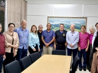 Parceria que gera resultados: prefeito Nico recebe deputado federal Bohn Gass para celebrar investimento em pavimentação 