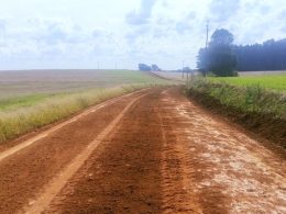 Prefeitura de Ernestina realiza melhorias em estrada na localidade do Faxinal