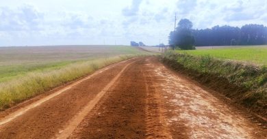 Prefeitura de Ernestina realiza melhorias em estrada na localidade do Faxinal