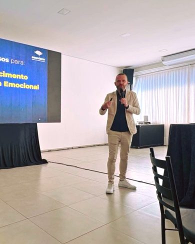 Formação valoriza o autoconhecimento e fortalece educadores de Ernestina