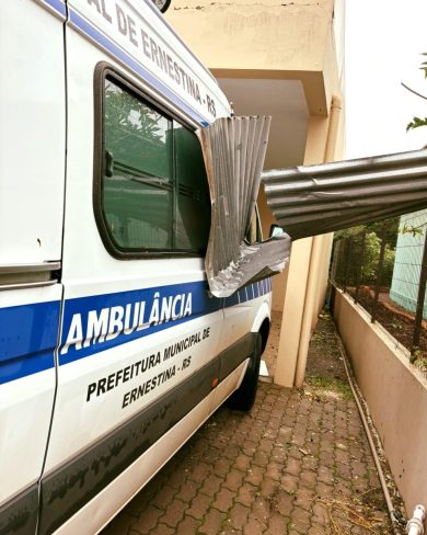 Temporal causa danos na Unidade de Saúde e equipe da secretaria avalia prejuízos em Ernestina
