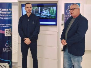 Programa Terra Forte beneficia agricultores de Ernestina com entrega dos primeiros cartões