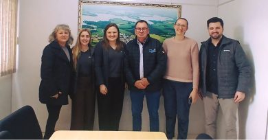 Prefeito Nico recebe representantes da Cresol