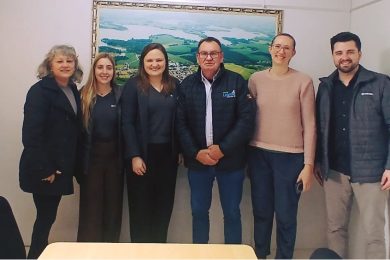 Prefeito Nico recebe representantes da Cresol
