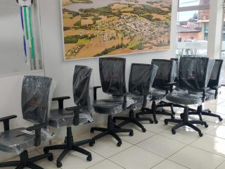 Prefeitura adquire cadeiras ergonômicas para qualificar ambientes de trabalho