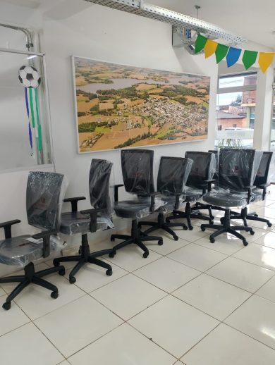 Prefeitura adquire cadeiras ergonômicas para qualificar ambientes de trabalho