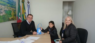 Dia dos Pais ganha homenagem especial das crianças do Cras de Ernestina