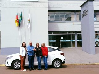 Ernestina investe na renovação da frota e entrega novo veículo à Saúde