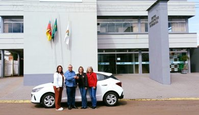 Ernestina investe na renovação da frota e entrega novo veículo à Saúde