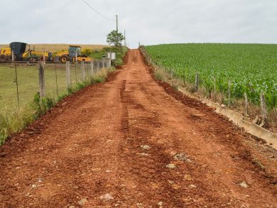 Estrada da comunidade Pessegueiro recebe melhorias