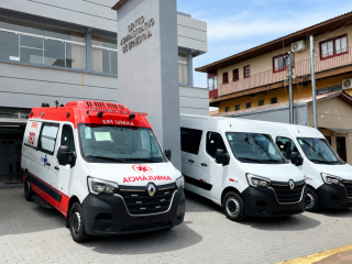 Nova ambulância e duas novas vans para a Saúde: renovação histórica da frota recebe mais de R$ 1,2 milhão em investimentos em Ernestina