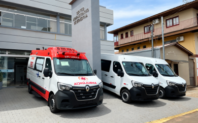 Nova ambulância e duas novas vans para a Saúde: renovação histórica da frota recebe mais de R$ 1,2 milhão em investimentos em Ernestina
