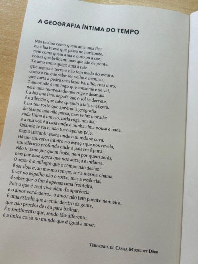 Professora de Ernestina tem poema publicado em antologia nacional